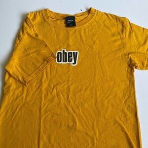 Obey vintage graphic Tee yellow  S